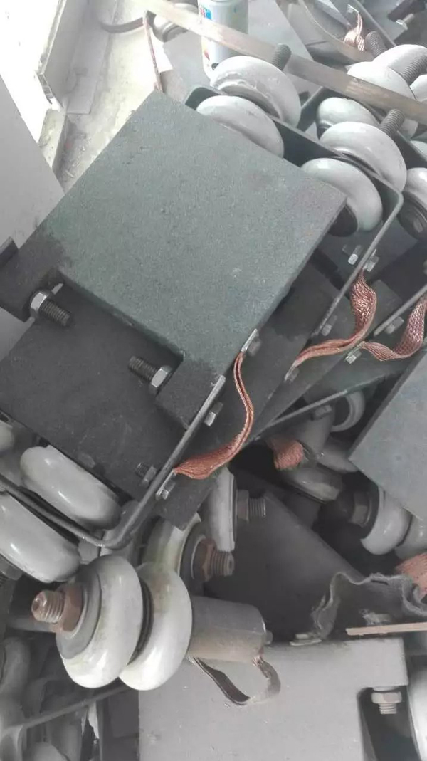 双梁滑块